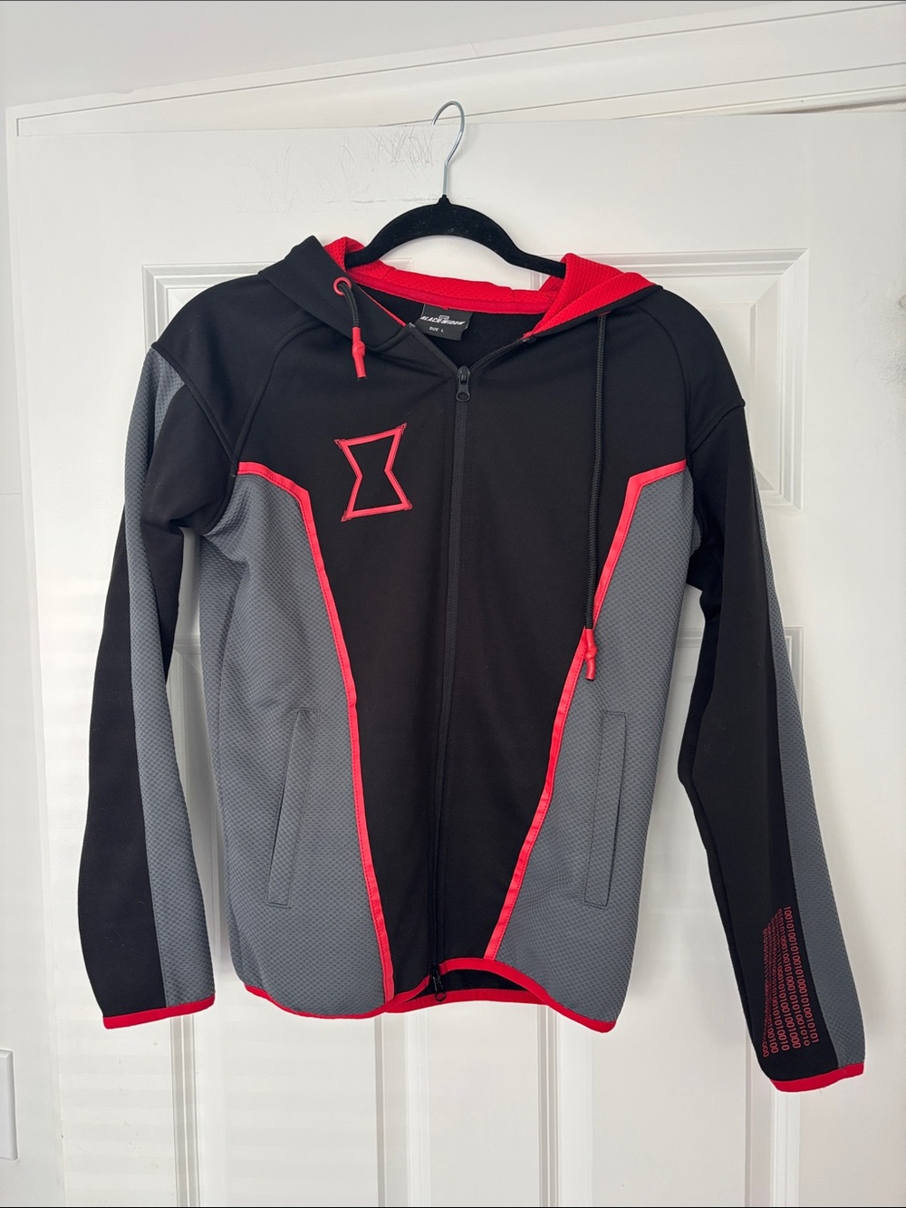 Merchoid Black Widow Marvel zip up hoodie size L
